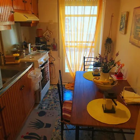 ζεστό παραδοσιακό σπιτι *