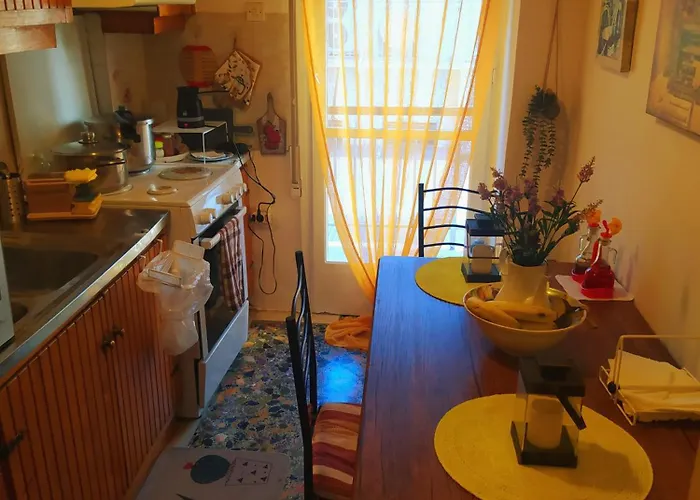 ζεστό παραδοσιακό σπιτι *